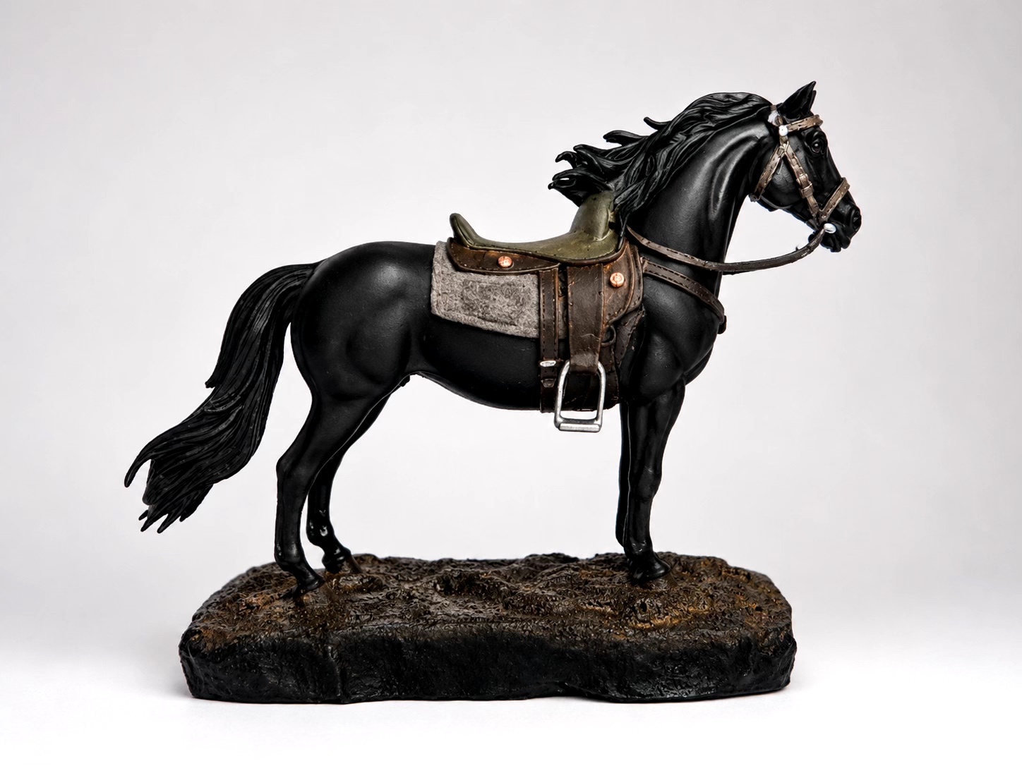 CABALLO CON SILLA VAQUERA